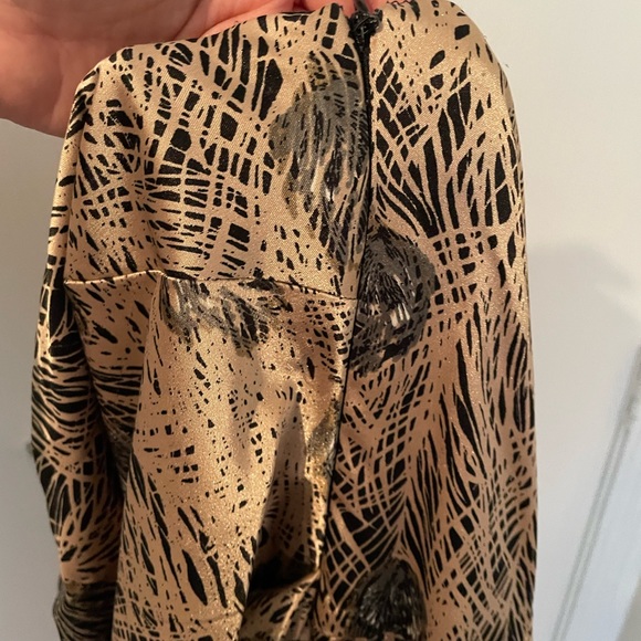 One Shoulder Black and Gold Satin Dress Feather Detail Sz 14 - Picture 4 of 9